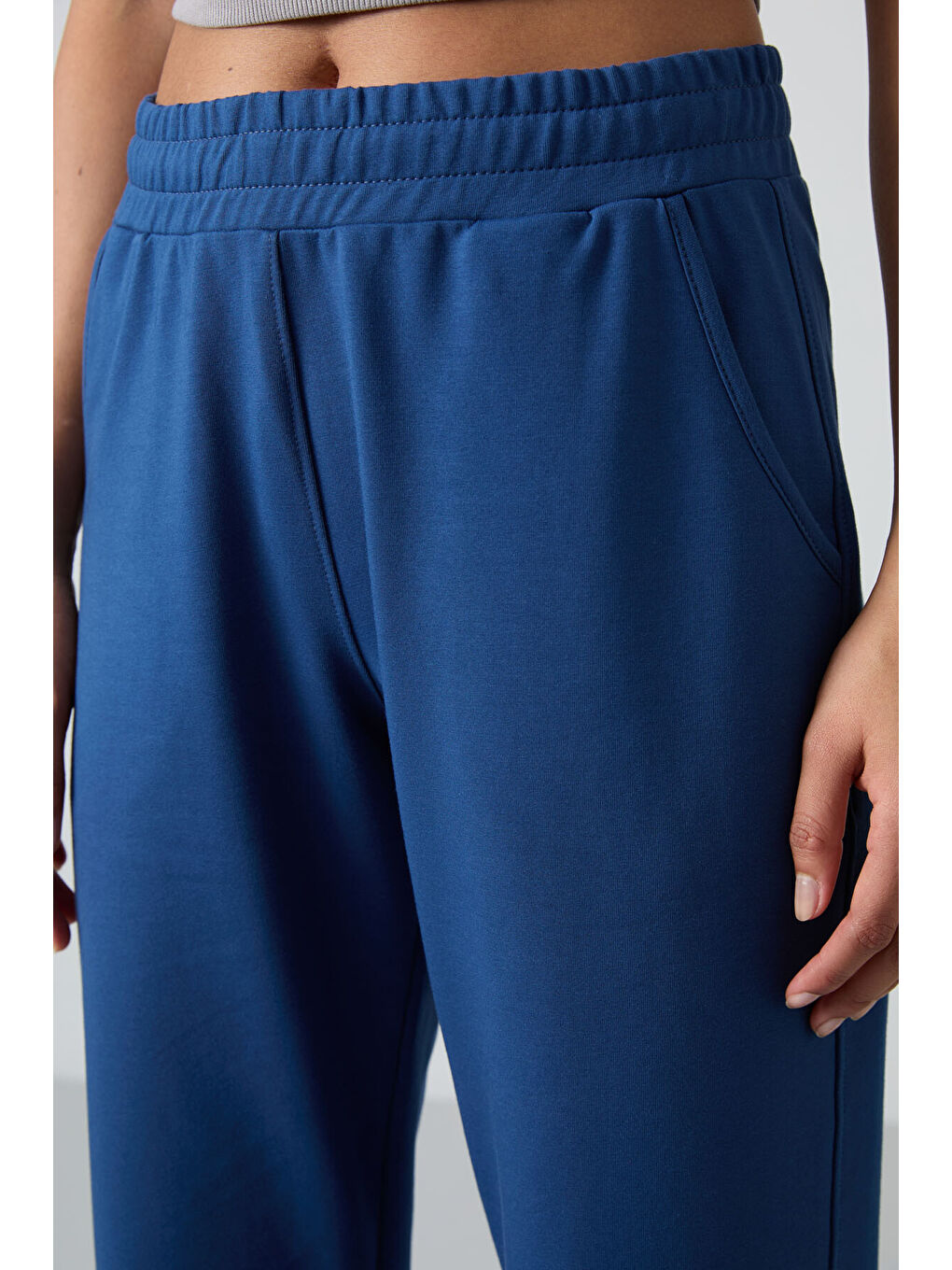 Mavi Parlament Yüksek Bel Cepli Rahat Form Klasik Paça Kadın Eşofman Alt - 94584-5