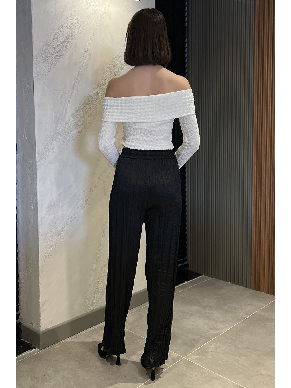 Siyah Kadın Bel Lastikli Yüksek Bel Saten Pileli Pantolon-2
