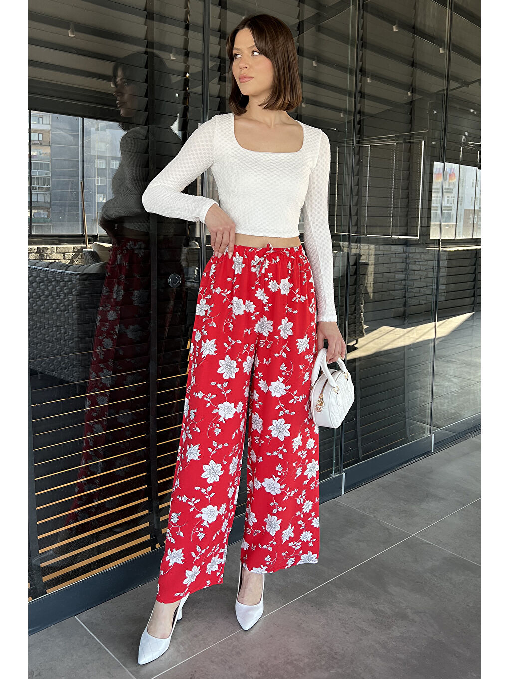 Kırmızı Kadın Çiçek Desenli Viskon Yürüyüş Pantolonu