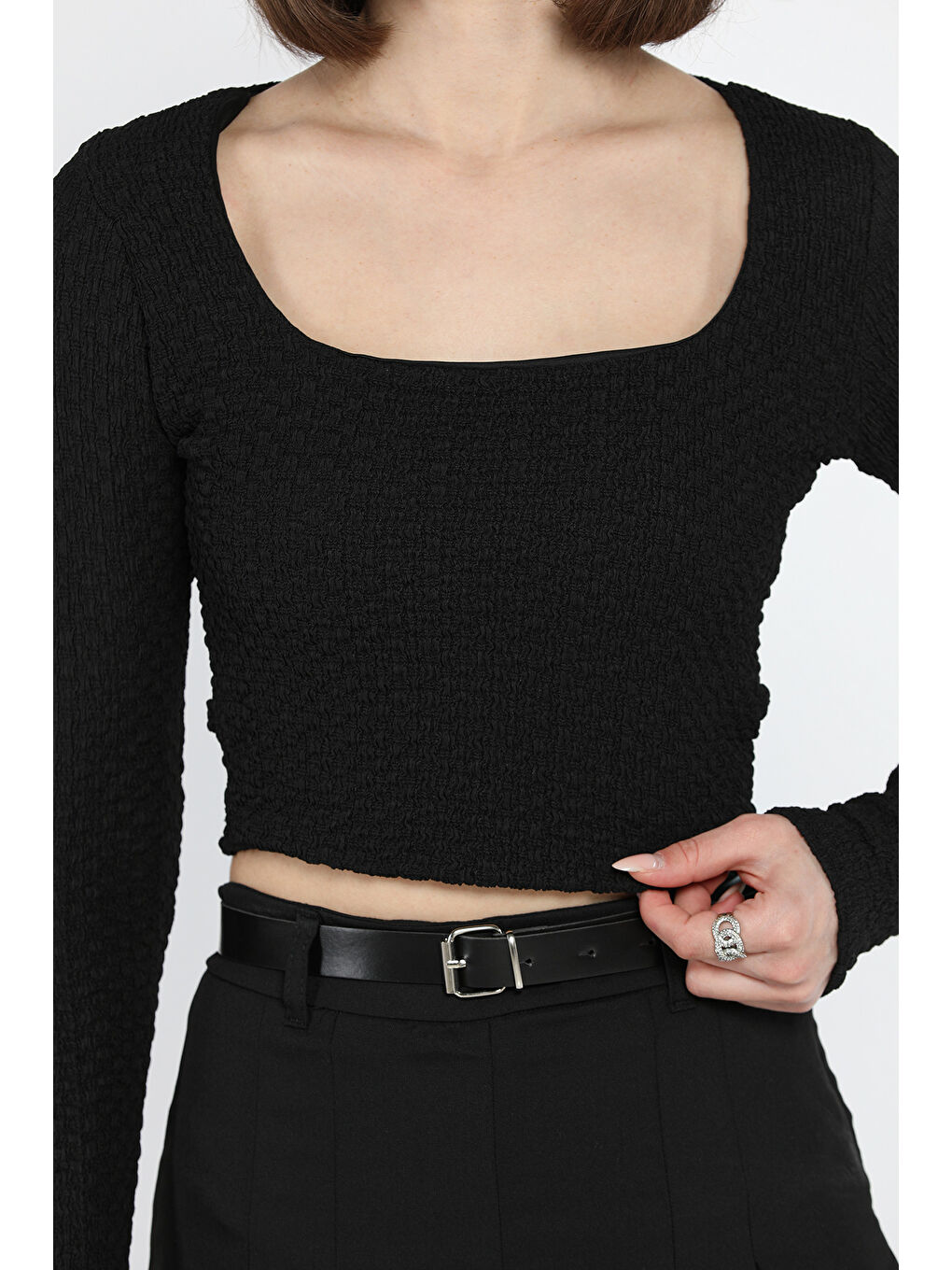 Siyah Kadın Kare Yaka Kendinden Desenli Bluz-3