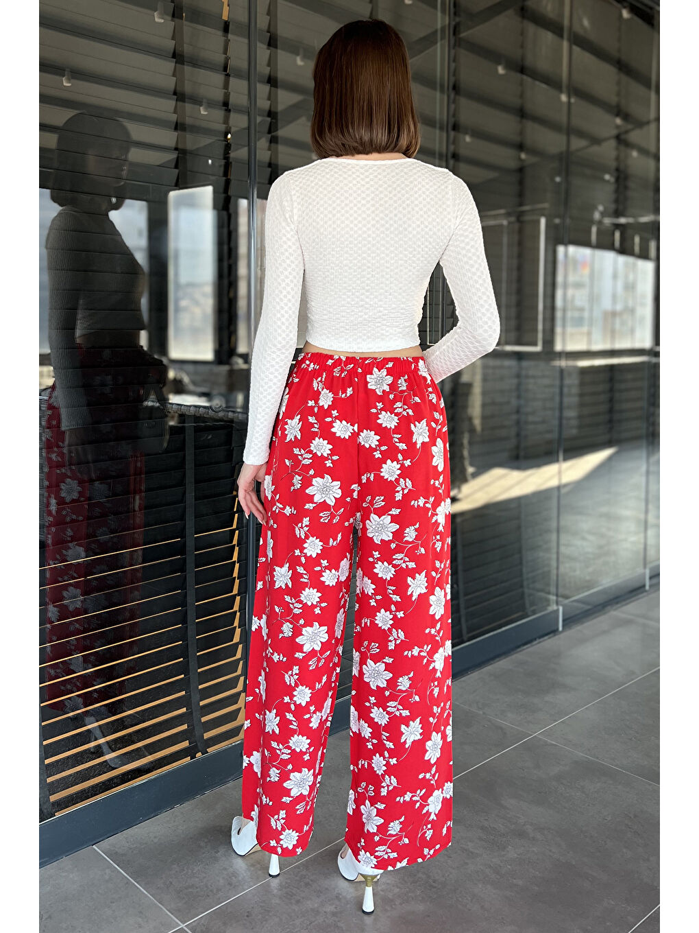 Kırmızı Kadın Çiçek Desenli Viskon Yürüyüş Pantolonu-2