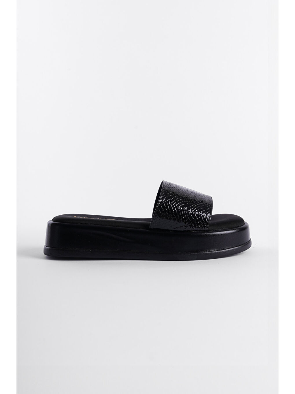 Siyah Dolgu Topuklu Tek Bant Metalik Kadın Terlik-3