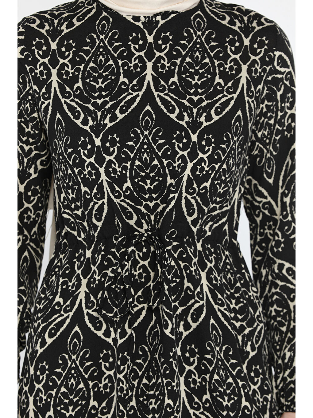 Siyah Desenli Bel Bağlamalı Tesettür Viskon Elbise-6