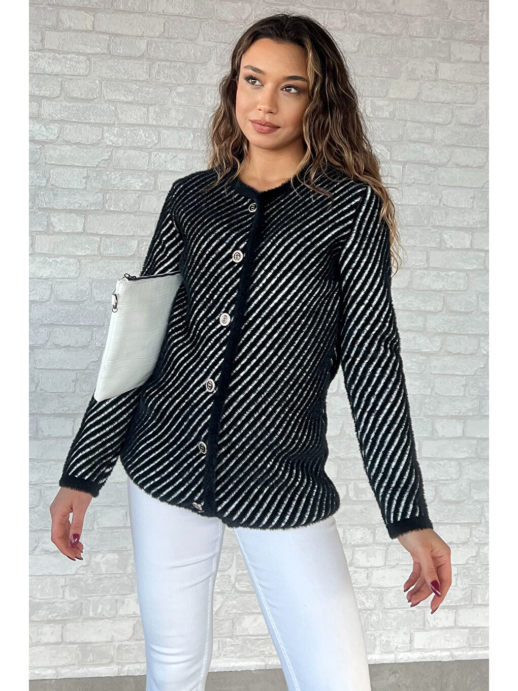 Siyah İplik Sakallı Triko Ceket