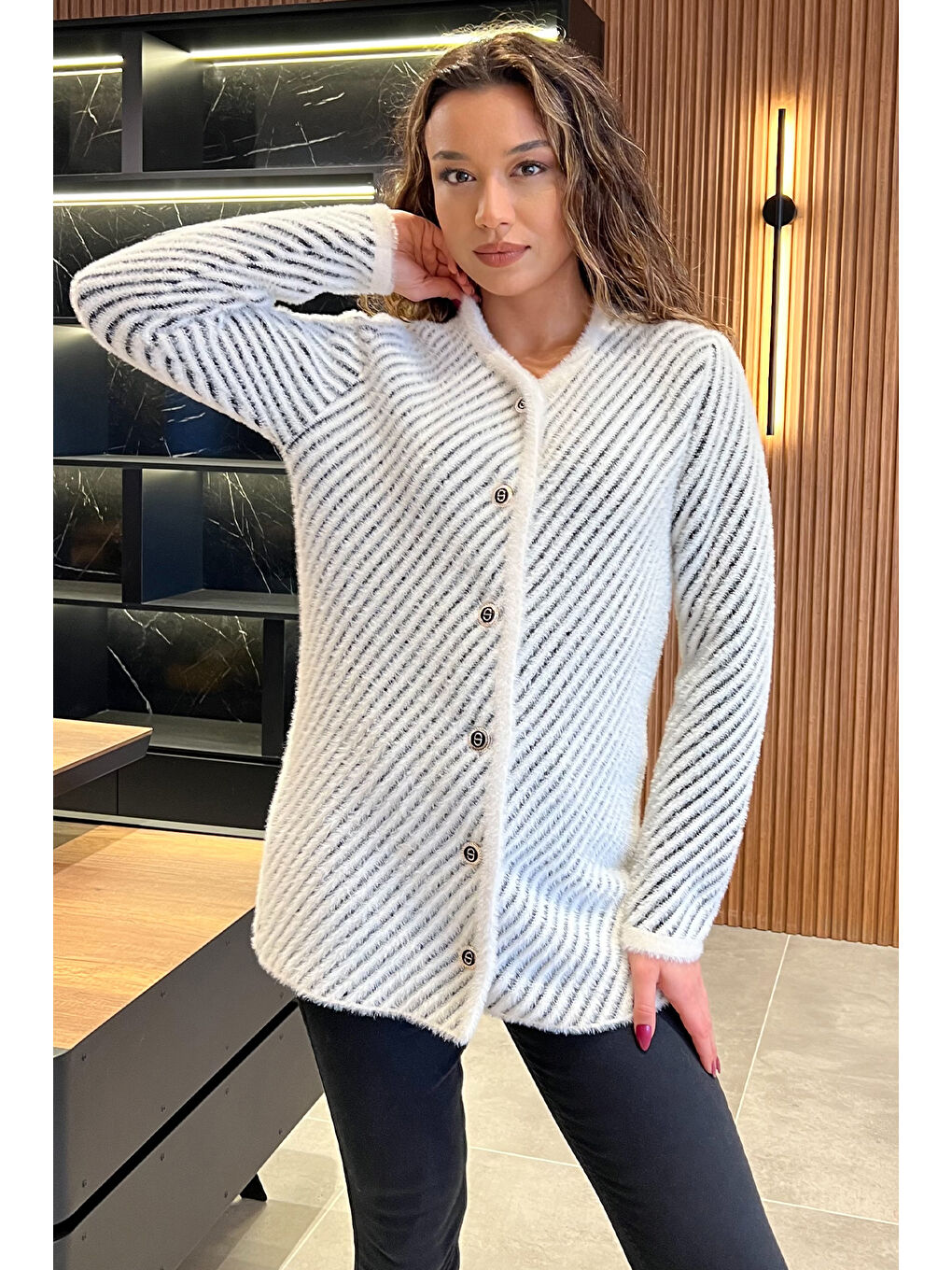 Beyaz İplik Sakallı Triko Ceket-1