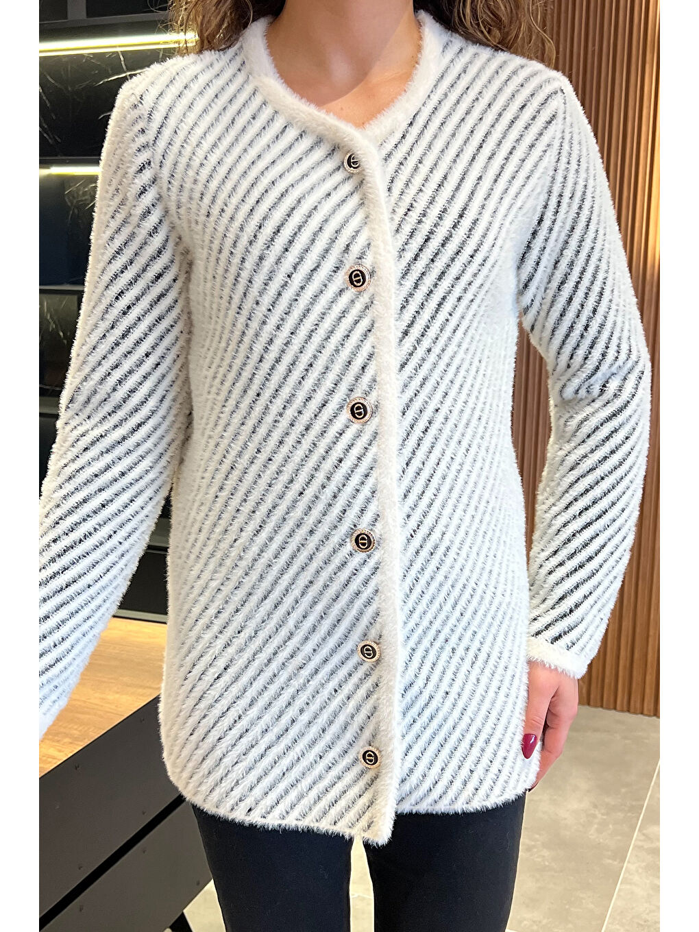 Beyaz İplik Sakallı Triko Ceket-2