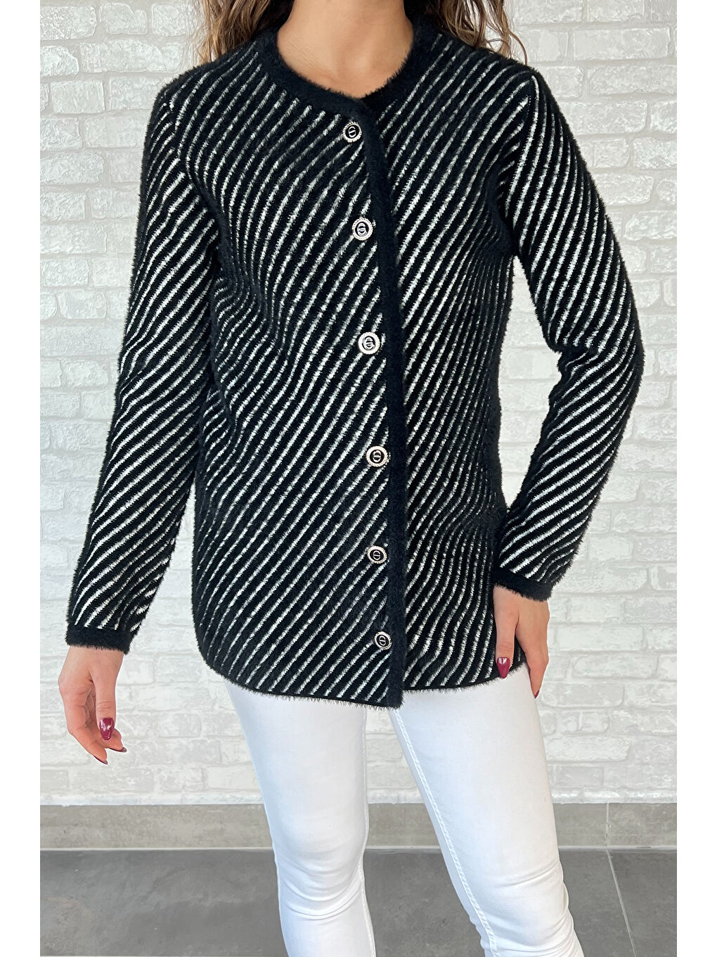 Siyah İplik Sakallı Triko Ceket-2