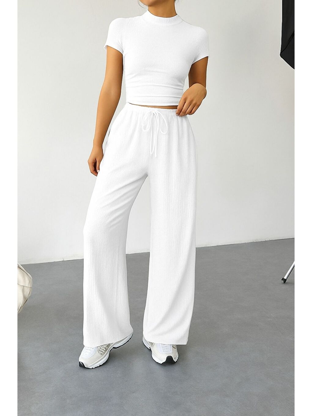 Beyaz Kısa Kollu Beli Dar Büzgülü Bluz Pantolon Örme Bürümcük Takım