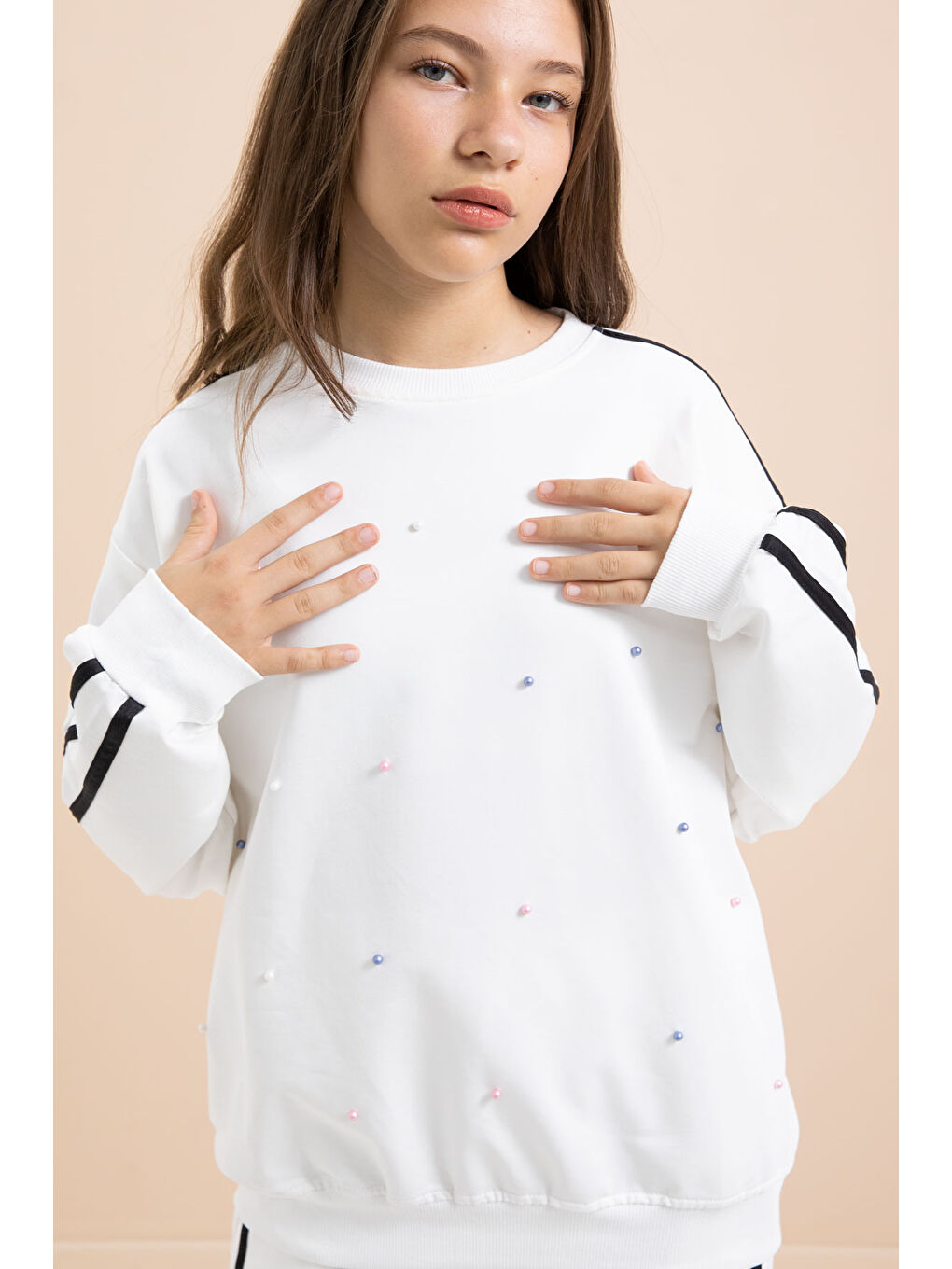 Beyaz İnci İşlemeli Bisiklet Yaka Kız Çocuk Şeritli Eşofman Takımı 21293-1