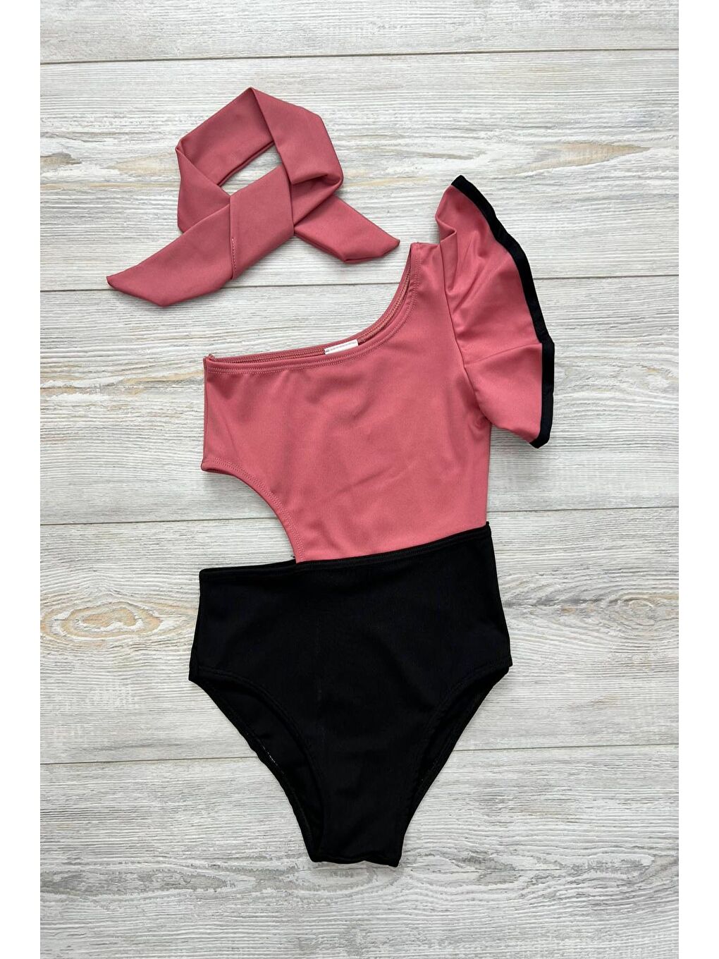 Pembe Dekolite Modelli Kız Çocuk Mayosu