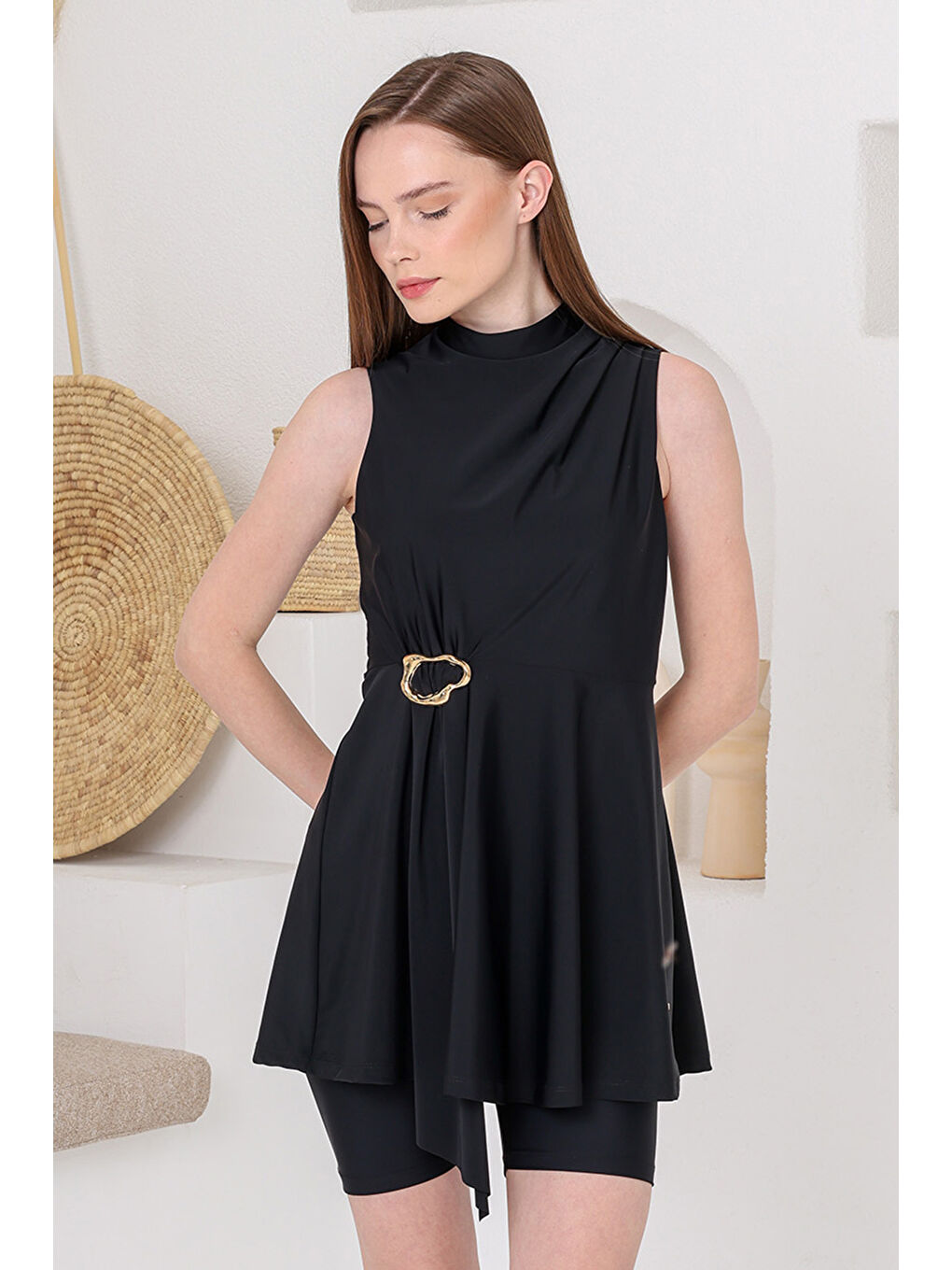 UV Korumalı Aksesuar Detay Elastanlı Sıfır Kol Şortlu Yarı Kapalı Mayo 1627 Siyah01