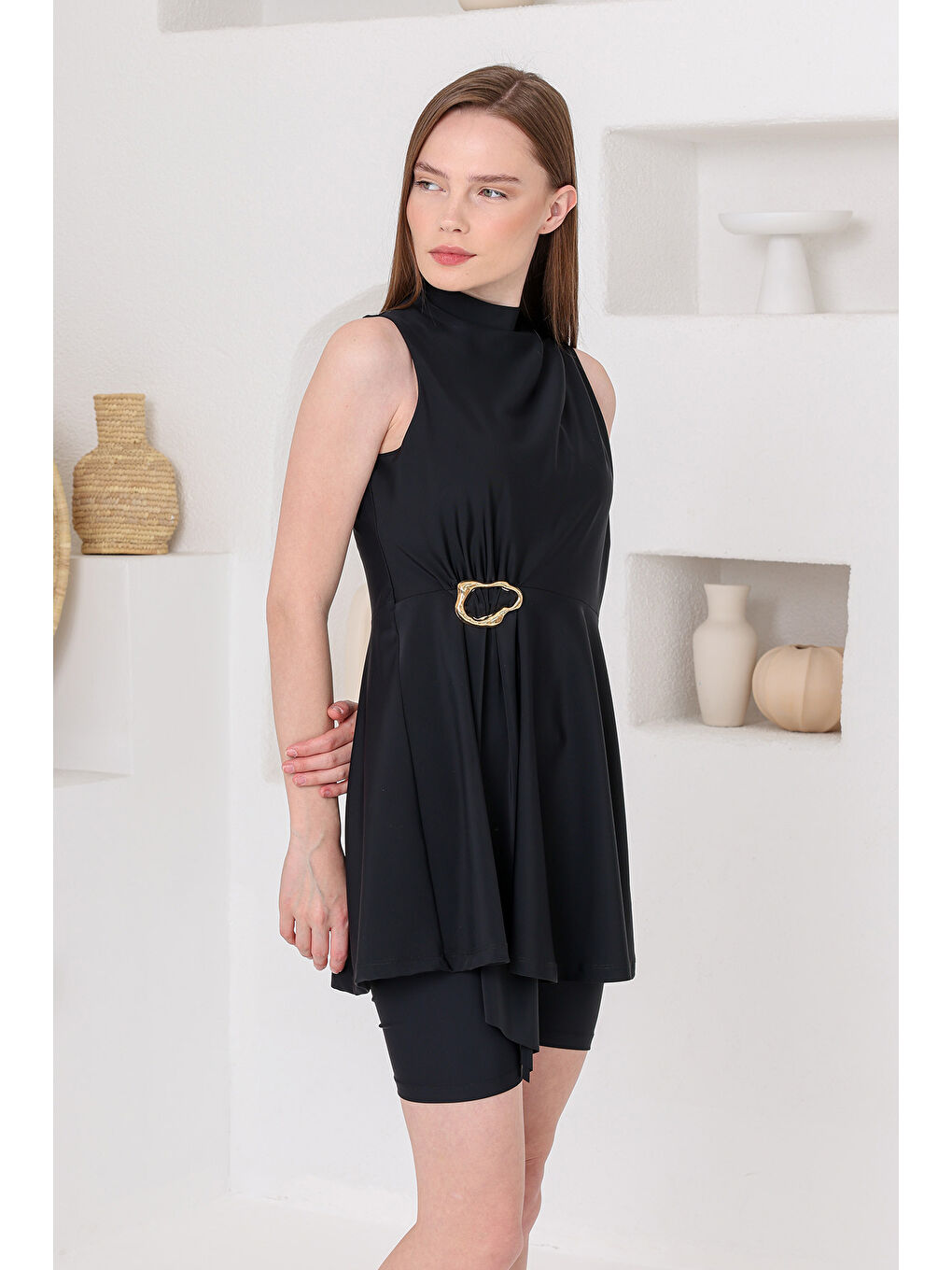 UV Korumalı Aksesuar Detay Elastanlı Sıfır Kol Şortlu Yarı Kapalı Mayo 1627 Siyah01-2