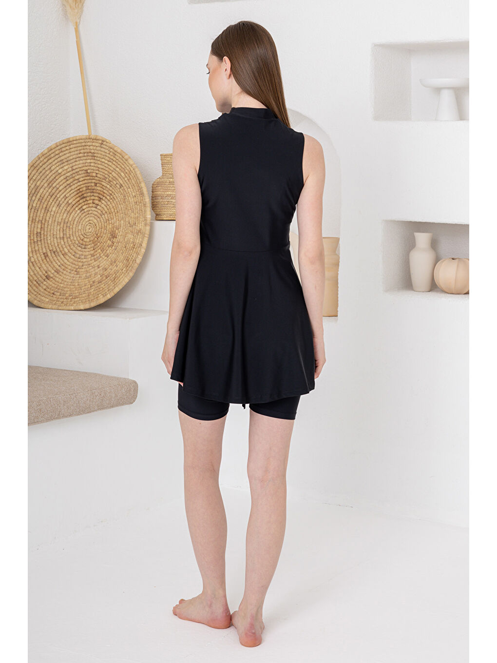 UV Korumalı Aksesuar Detay Elastanlı Sıfır Kol Şortlu Yarı Kapalı Mayo 1627 Siyah01-3