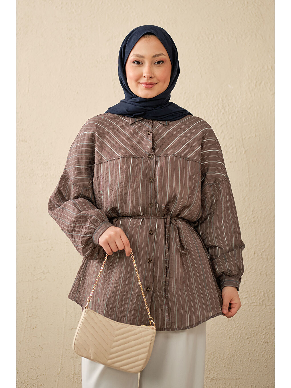 Kahverengi Kadın İnce Çizgi Desen Bel Bağlamalı Gömlek Açık Kahve-2