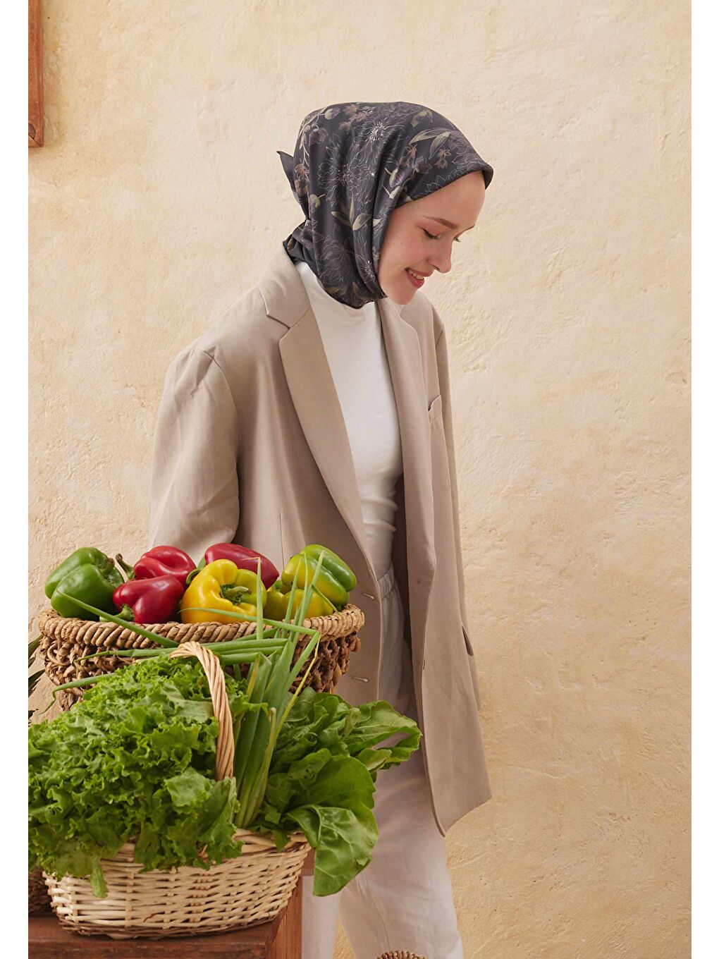 Aster Desen Pamuk İpek Eşarp Siyah