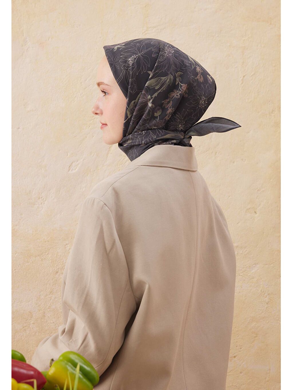 Aster Desen Pamuk İpek Eşarp Siyah-3