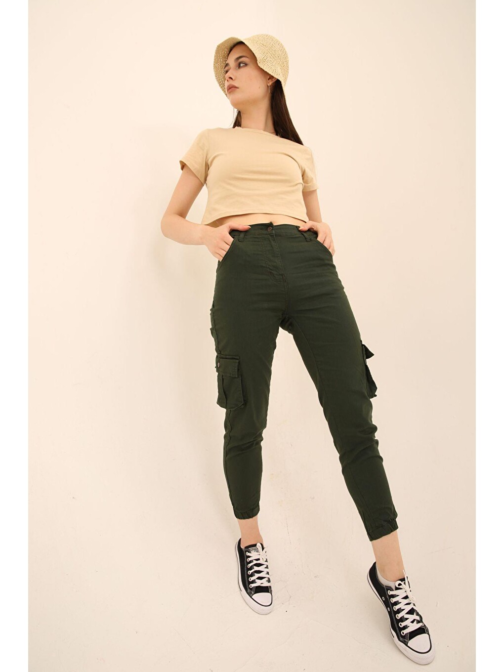 Yeşil Jogger Rahat Kalıp Paça Lastikli Kargo Cepli Gabardin Kadın Pantolon-3