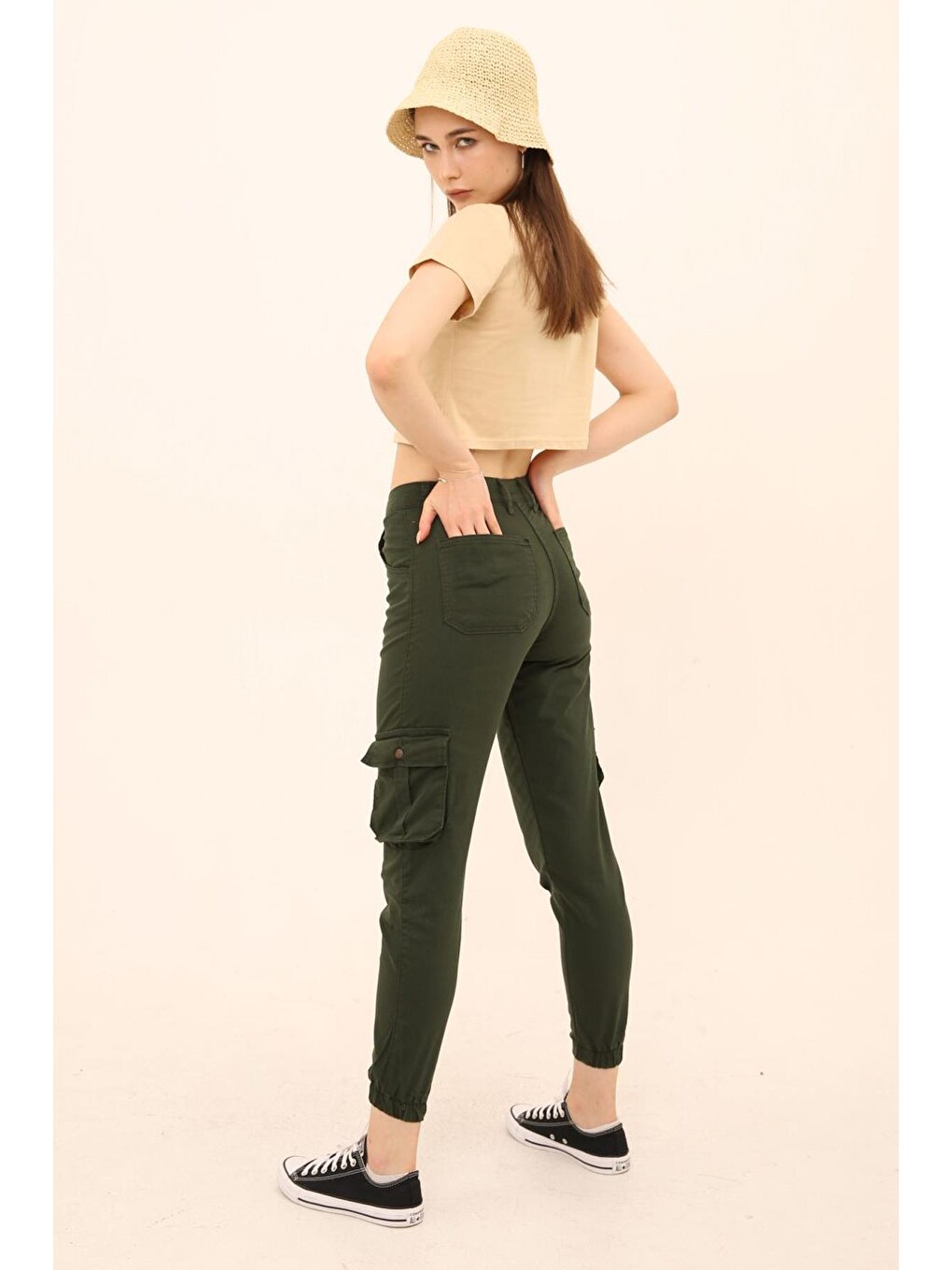 Yeşil Jogger Rahat Kalıp Paça Lastikli Kargo Cepli Gabardin Kadın Pantolon-4