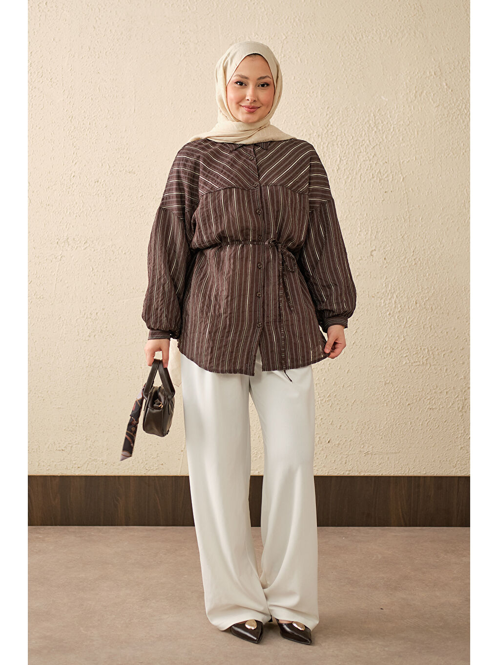 Kahverengi Kadın İnce Çizgi Desen Bel Bağlamalı Gömlek Acı Kahve-1