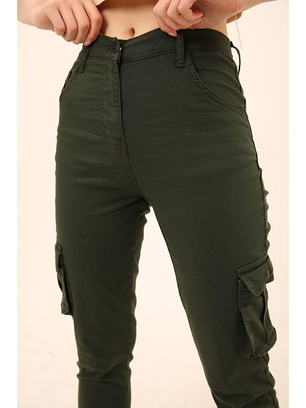 Yeşil Jogger Rahat Kalıp Paça Lastikli Kargo Cepli Gabardin Kadın Pantolon-6