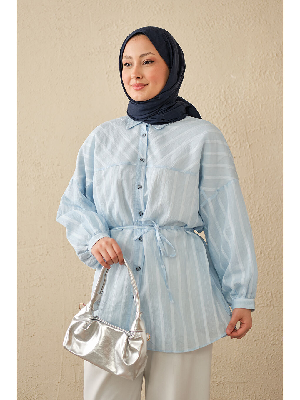 Kadın İnce Çizgi Desen Bel Bağlamalı Gömlek Bebe Mavi-2