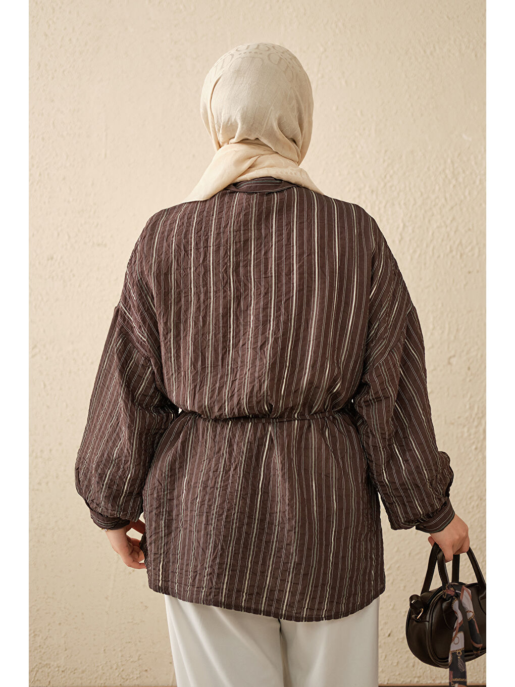 Kahverengi Kadın İnce Çizgi Desen Bel Bağlamalı Gömlek Acı Kahve-4