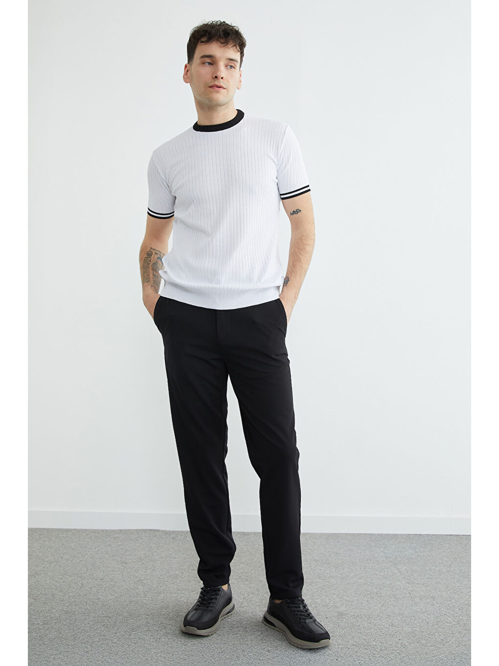 Siyah Beli Bağlamalı Cepli Pantolon-1