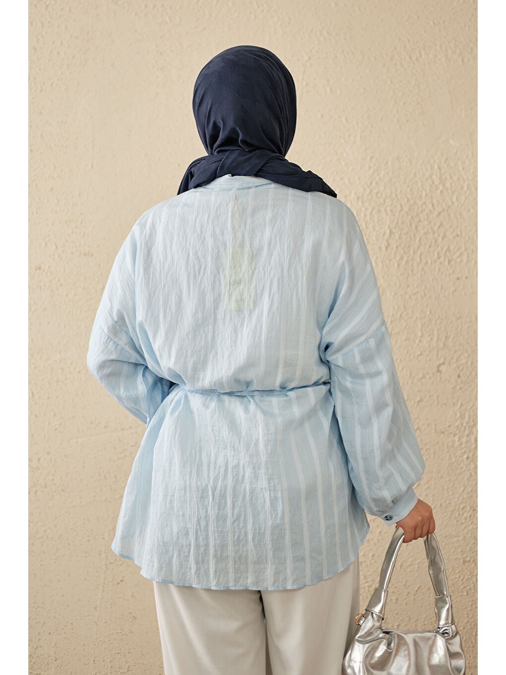 Kadın İnce Çizgi Desen Bel Bağlamalı Gömlek Bebe Mavi-4