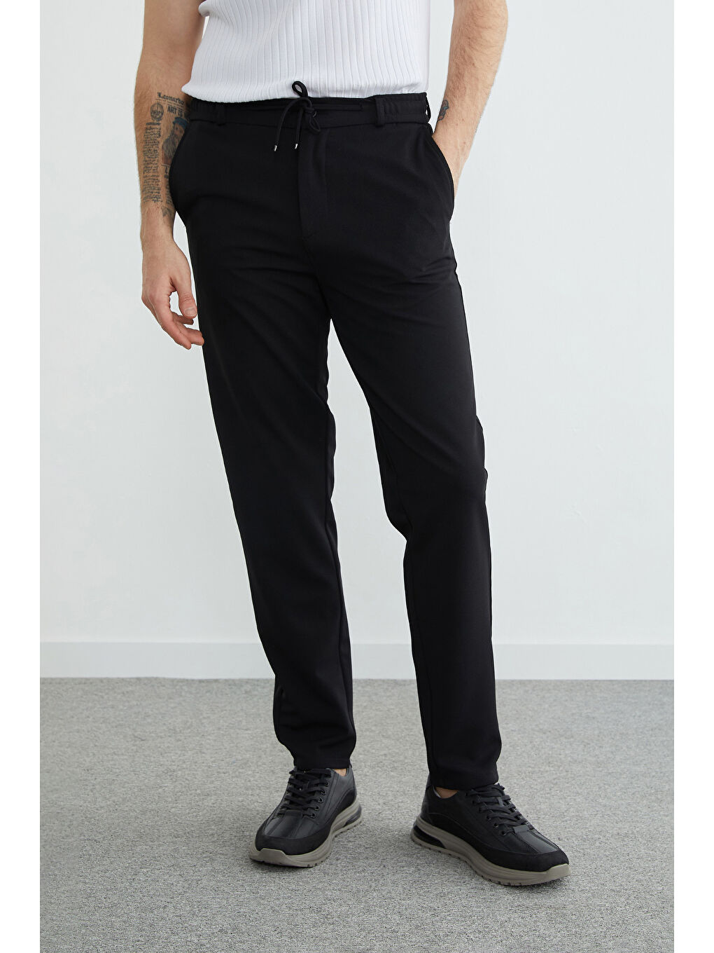 Siyah Beli Bağlamalı Cepli Pantolon-2