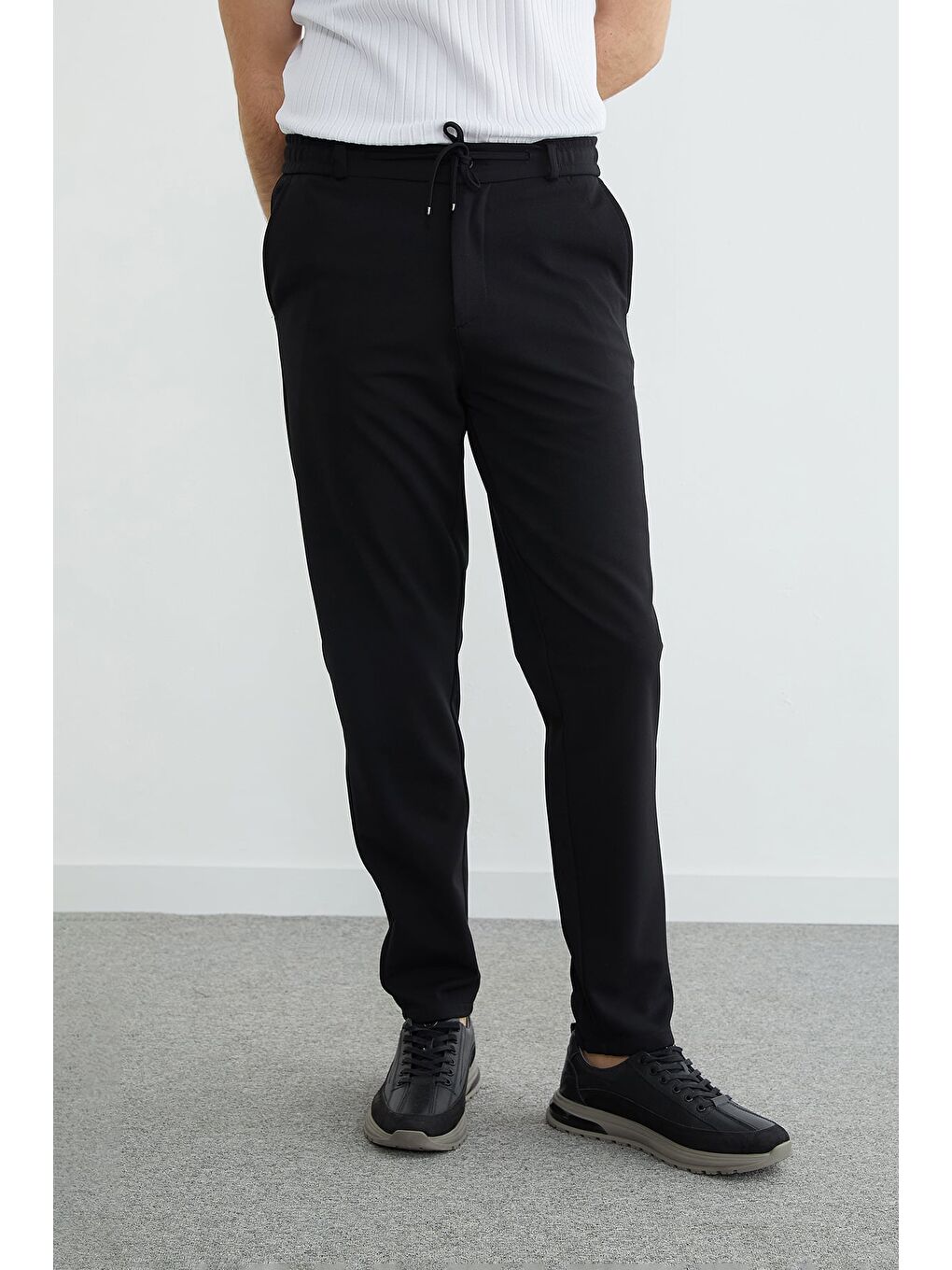 Siyah Beli Bağlamalı Cepli Pantolon-3