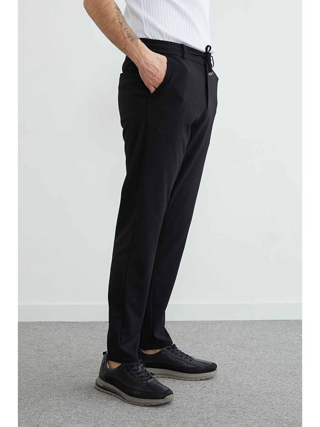 Siyah Beli Bağlamalı Cepli Pantolon-4