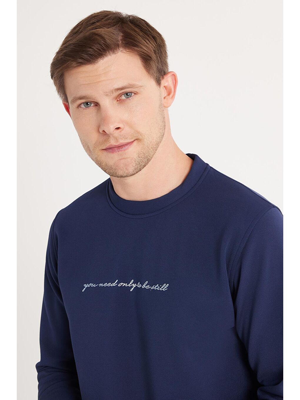 Erkek Standart Fit Pamuklu Bisiklet Yaka Şardonlu Baskılı İndigo Sweatshirt-1