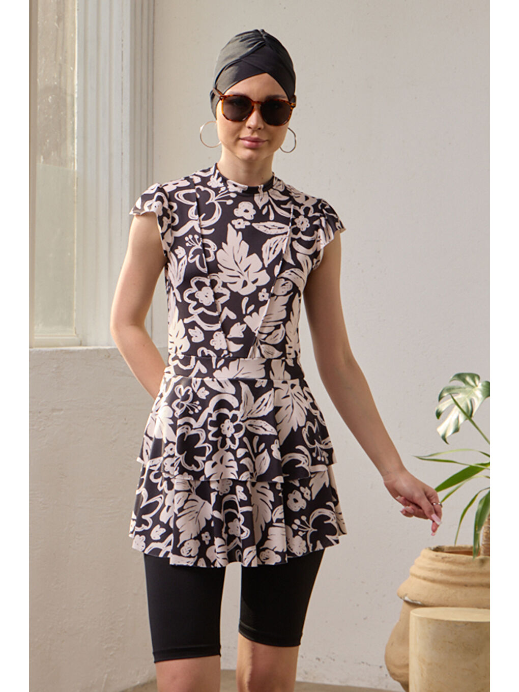 Elastanlı Kısa Kol Desenli Yarı Kapalı Mayo Fırfır Detaylı T1024-402 Siyah-1