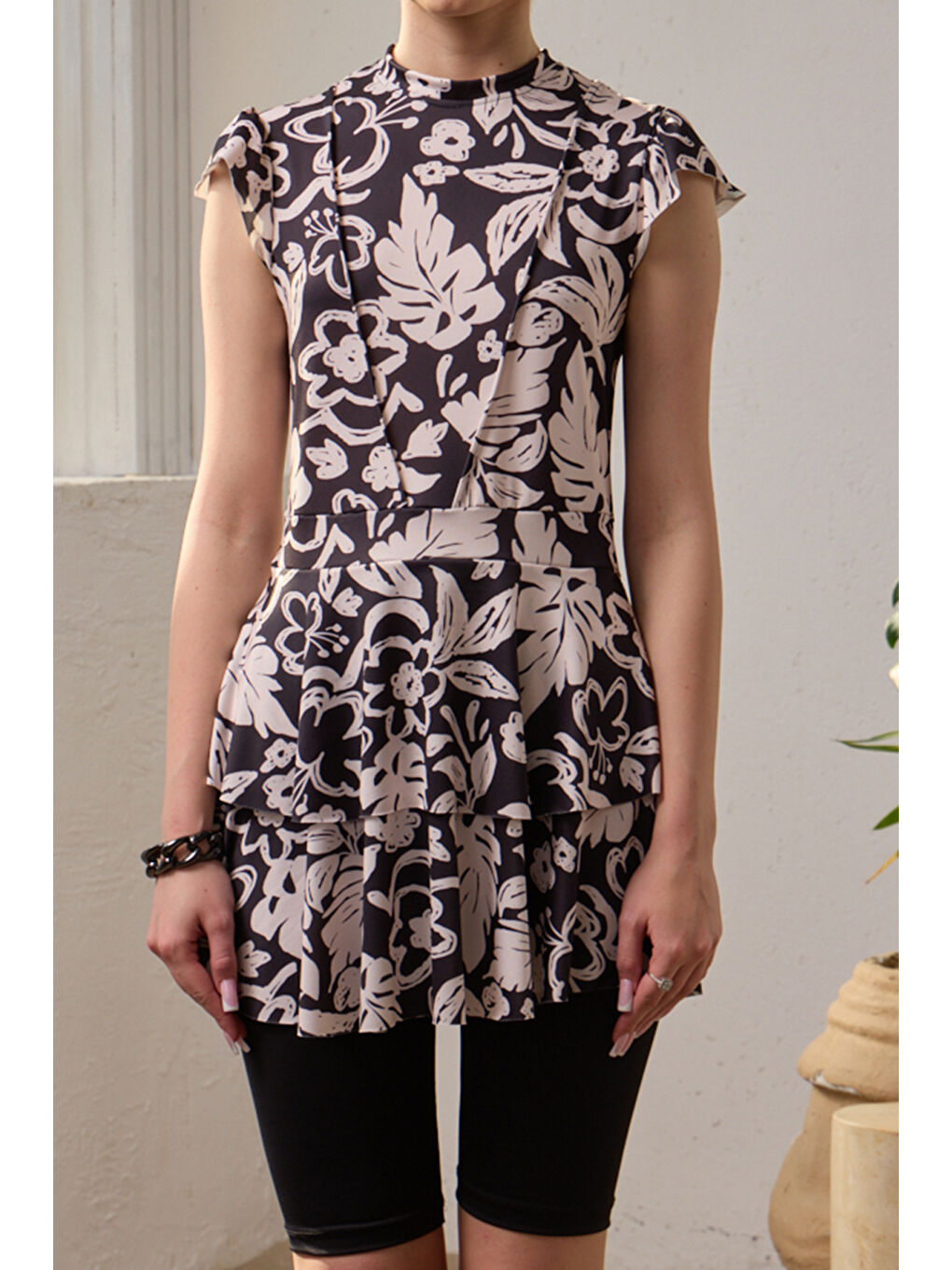 Elastanlı Kısa Kol Desenli Yarı Kapalı Mayo Fırfır Detaylı T1024-402 Siyah-3