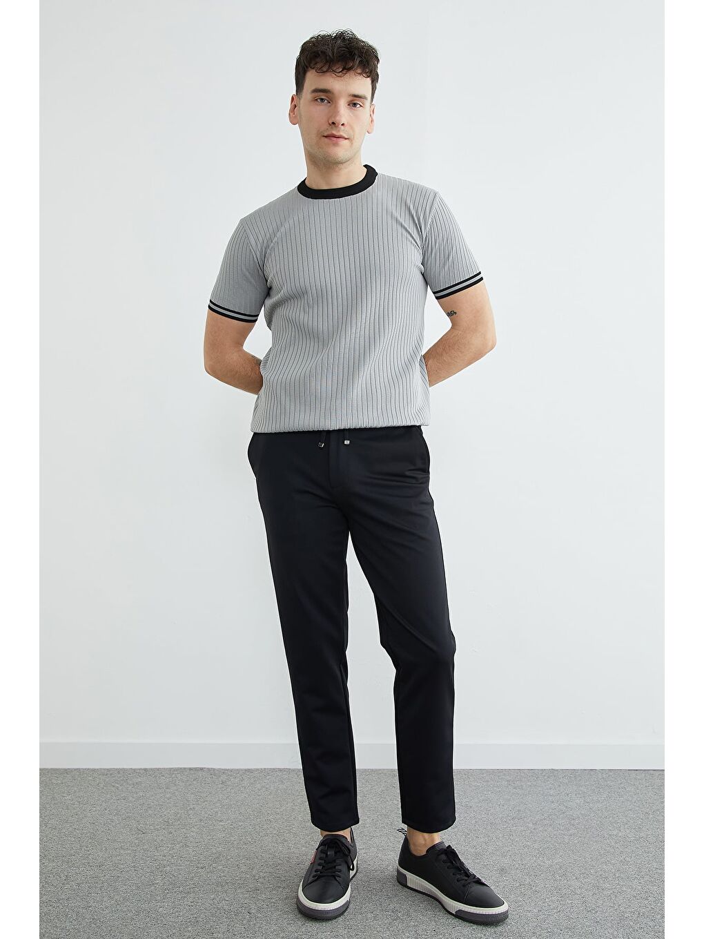 Gri Fitilli Biyeli Bisiklet Yaka Triko Tişört-3