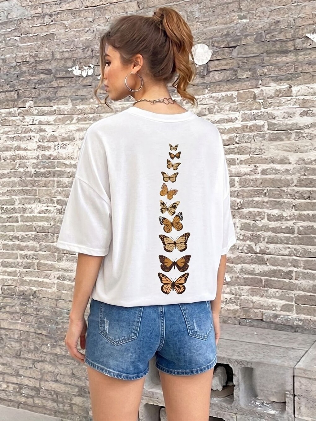 Kadın Beyaz Dikey Kelebekler Baskılı Oversize Tişört
