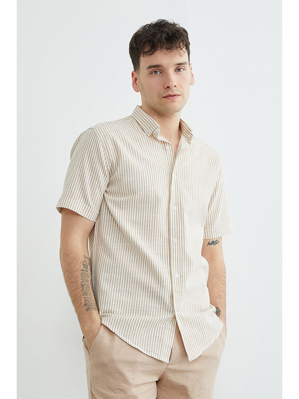 Bej Çizgili Keten Görünümlü Kısa Kol Gömlek-1