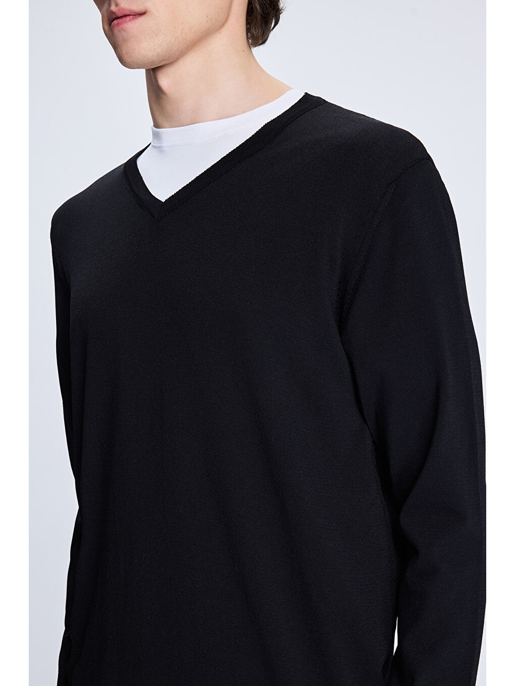 Siyah Regular Fit V Yaka Rayon Kazak-3