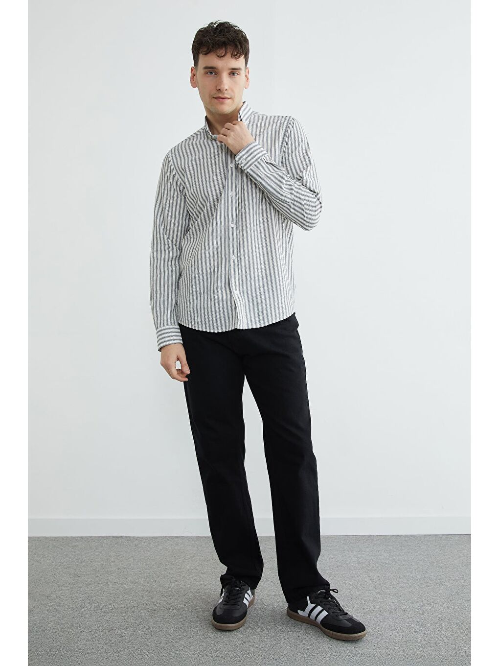 Gri Çizgili Gofre Kumaş Gömlek-2