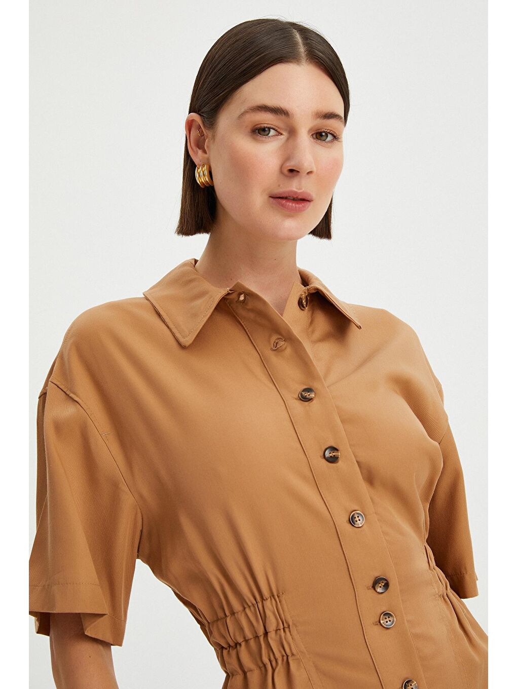 Bej Kadın Düşük Kollu Bel Lastikli Düğme Detay Tulum-1