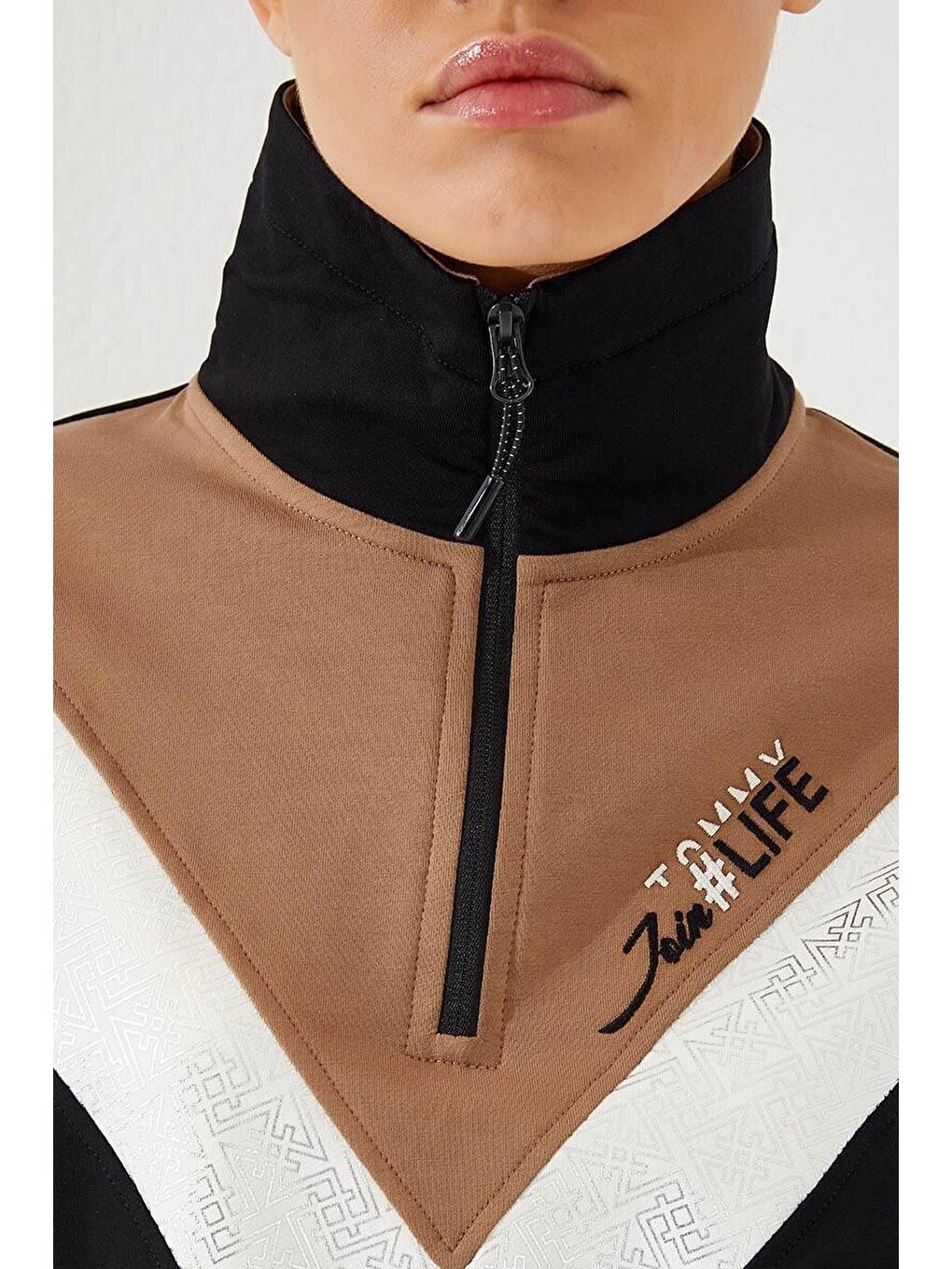 Siyah Yarım Fermuar Dik Yaka Rahat Form Jogger Kadın Eşofman Takım - 95269-3