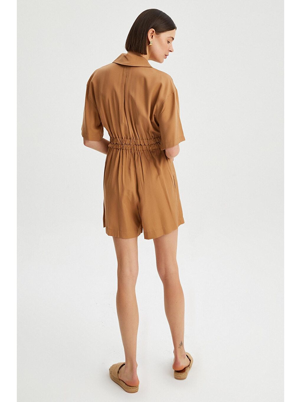 Bej Kadın Düşük Kollu Bel Lastikli Düğme Detay Tulum-2