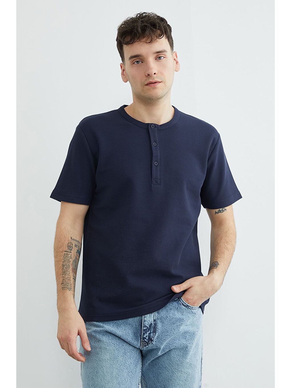 Lacivert Petek Kumaş Düğmeli Bisiklet Yaka Tişört