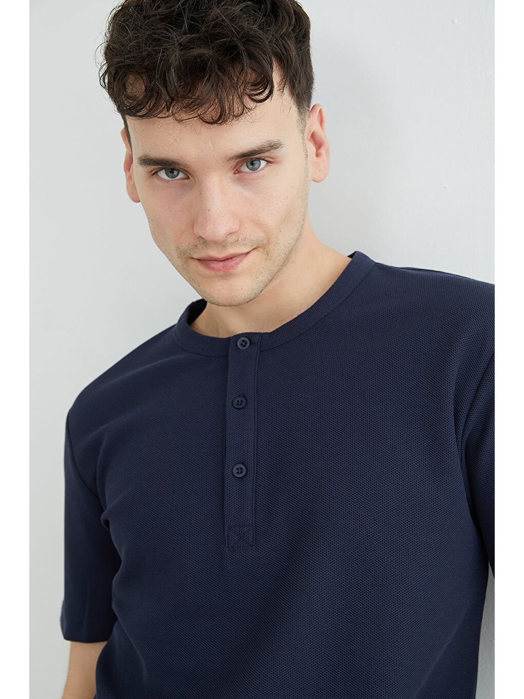 Lacivert Petek Kumaş Düğmeli Bisiklet Yaka Tişört-4