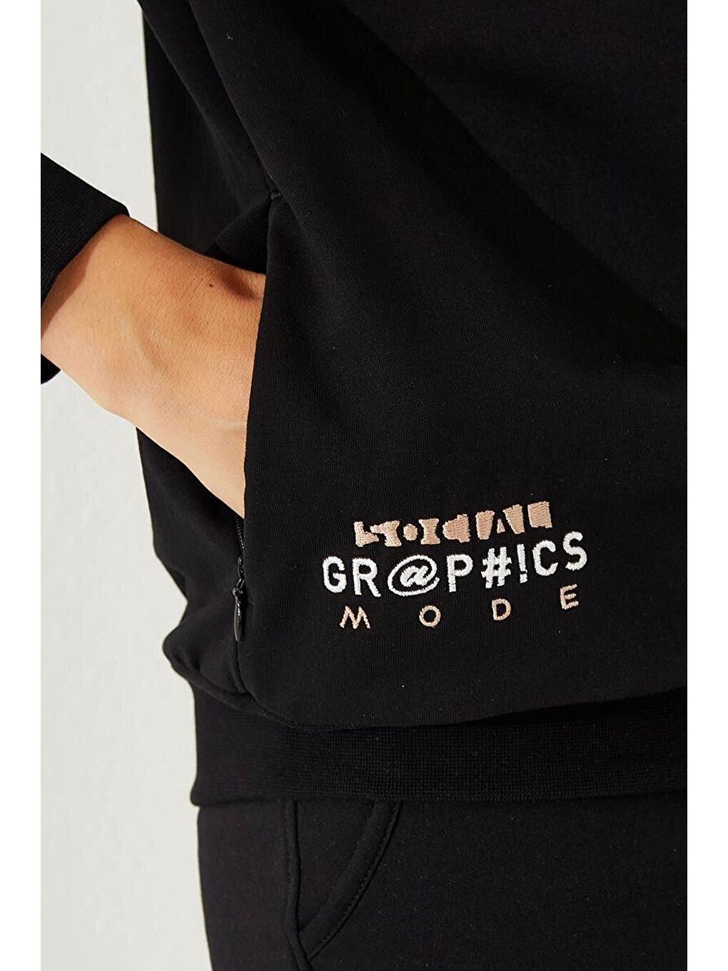 Siyah Yarım Fermuar Dik Yaka Rahat Form Jogger Kadın Eşofman Takım - 95269-4