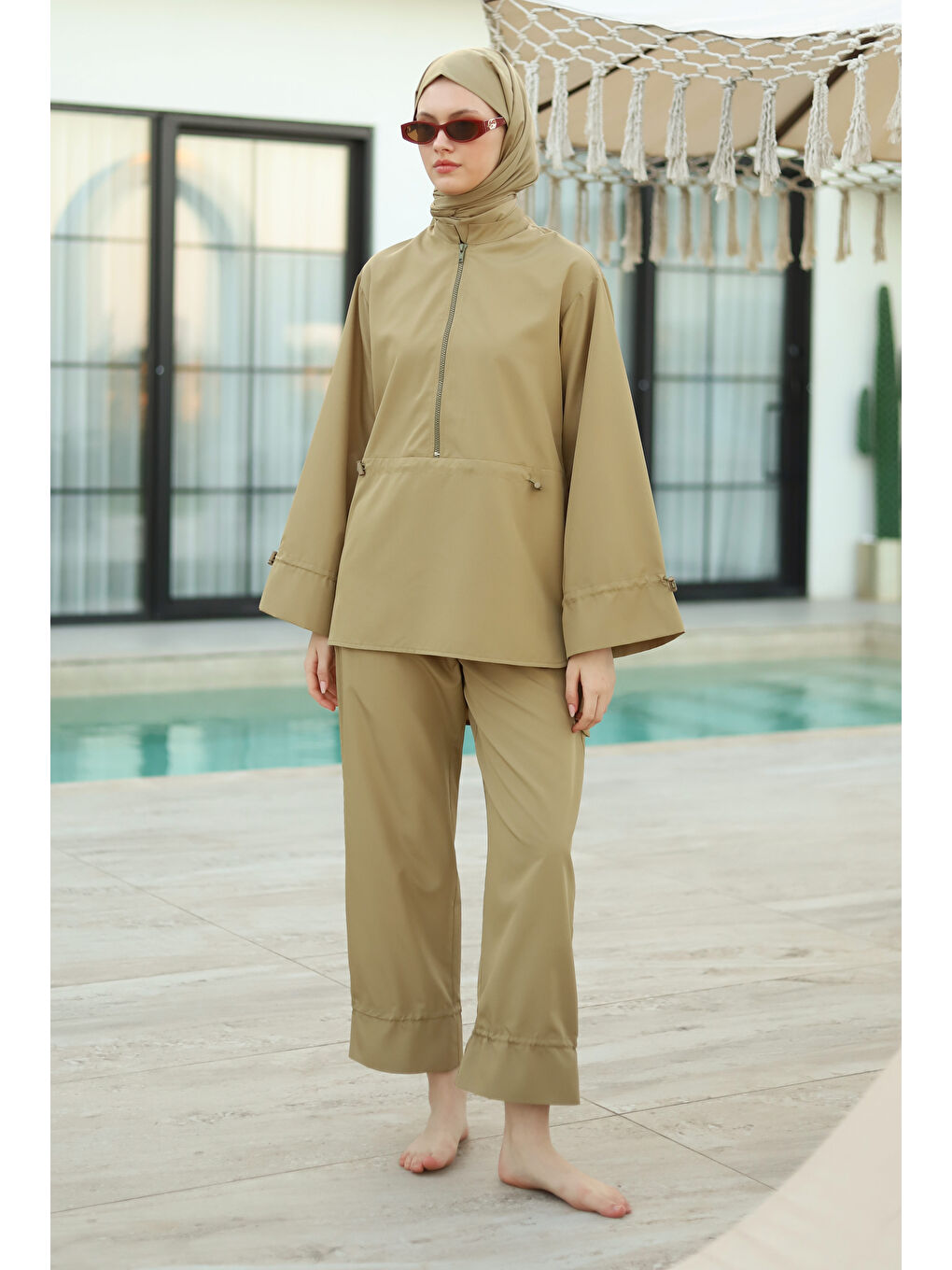 Yeşil Geniş Manşetli Yüzme Takımı Açık Kil