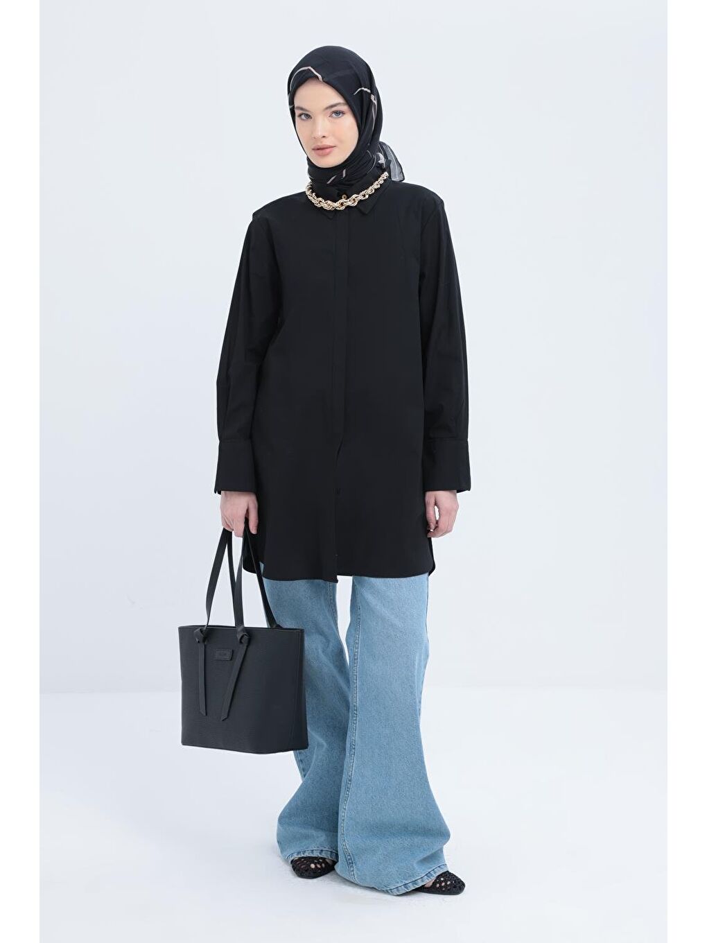 Siyah-Manşeti Yırtmaç Detaylı Poplin Gömlek-1