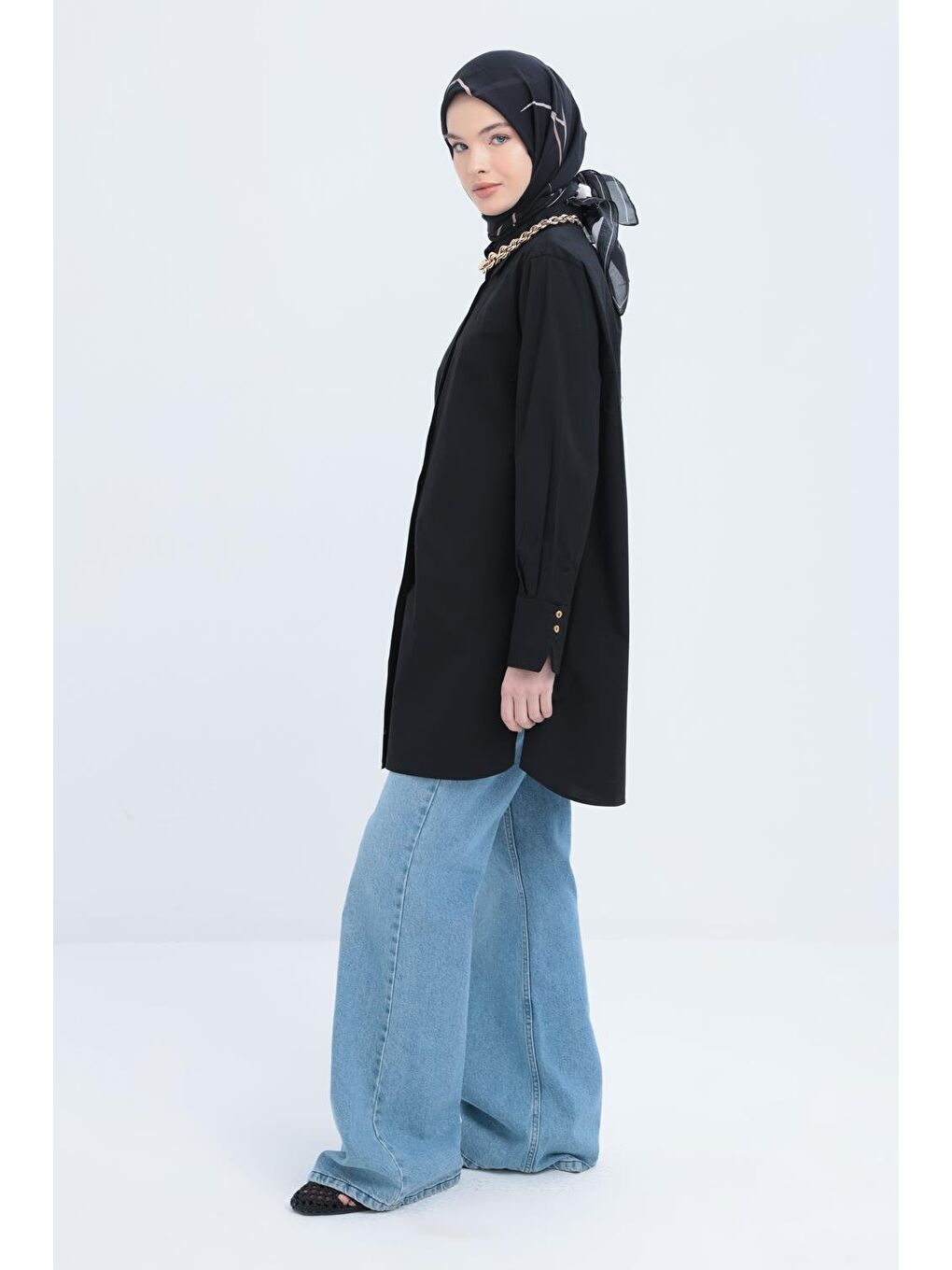 Siyah-Manşeti Yırtmaç Detaylı Poplin Gömlek-2