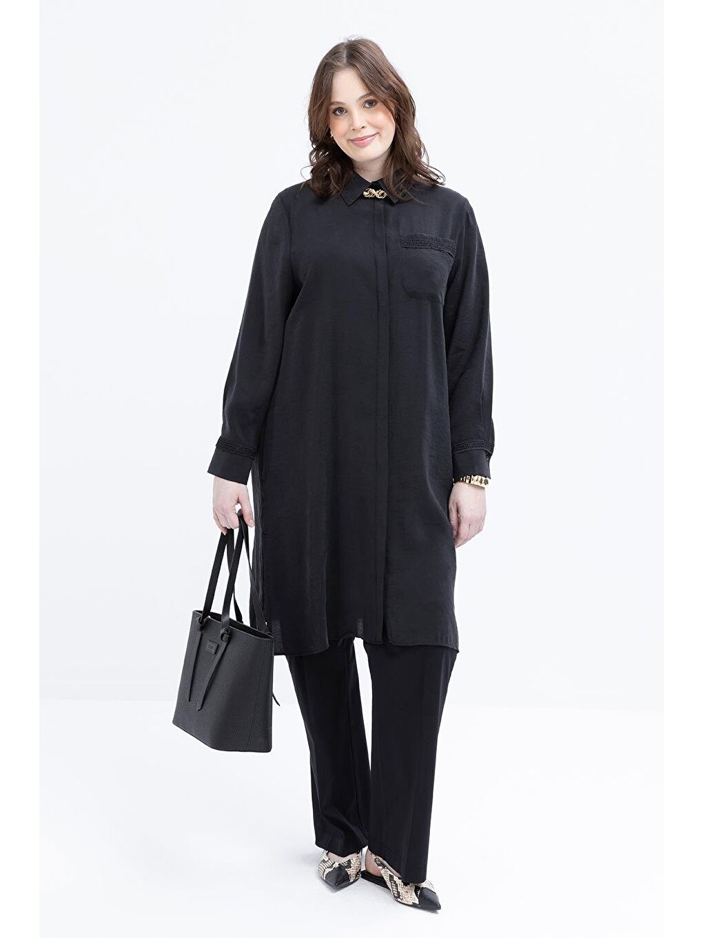 Siyah-Şerit Dantel Detaylı Büyük Beden Modal Gömlek