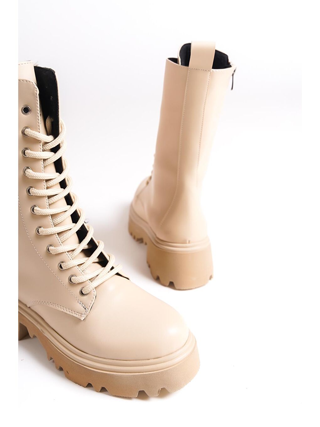 Bej Yuvarlak Burunlu Yandan Fermuarlı Bağcıklı Trak Taban Kadın Bot-4